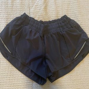 Lululemon Hotty hot 2.5 inch shorts